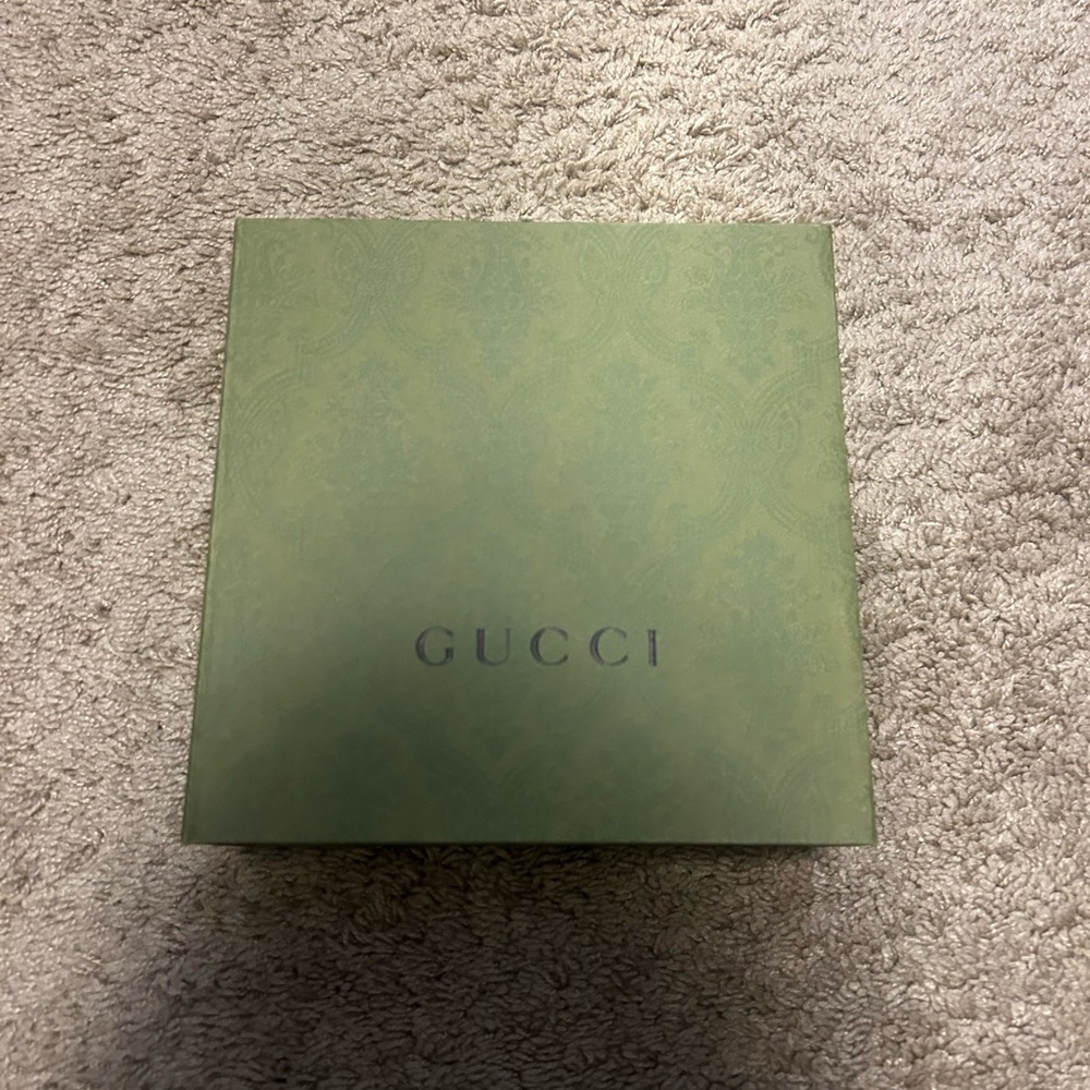 Authentic Gucci belt, worn once for an hour! Like new - Picture 5 of 6